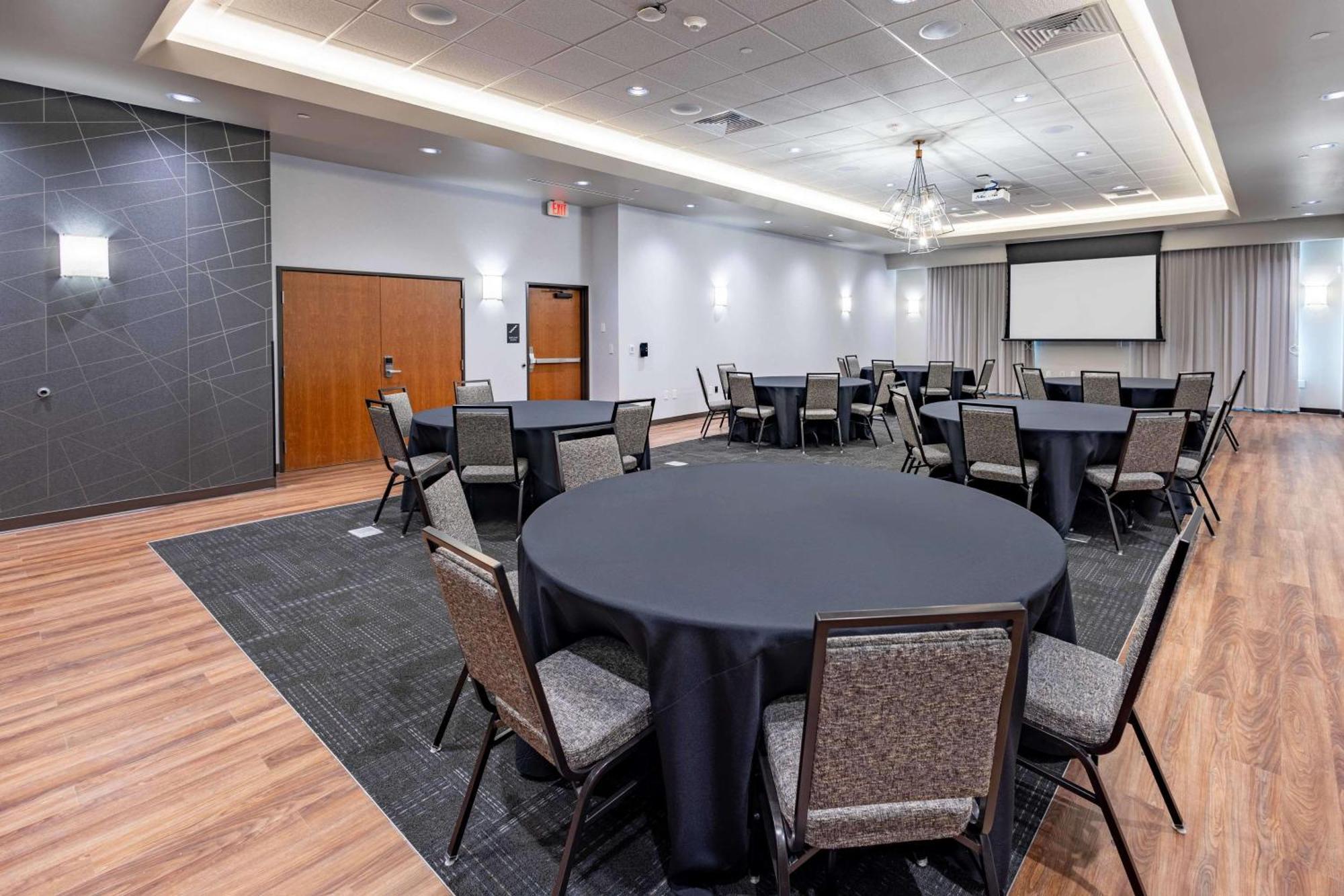 Drury Plaza Hotel Savannah Пулер Экстерьер фото