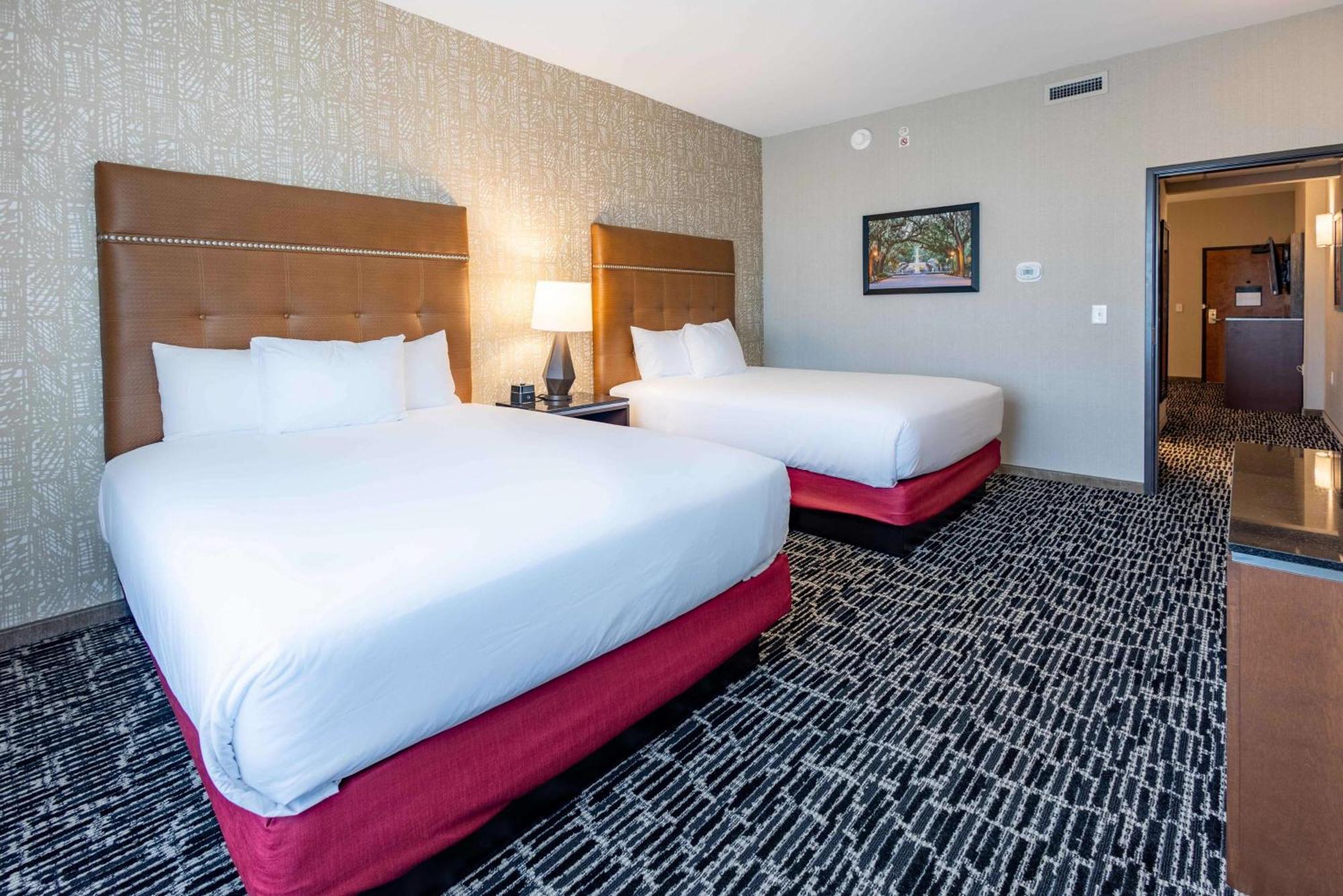Drury Plaza Hotel Savannah Пулер Экстерьер фото